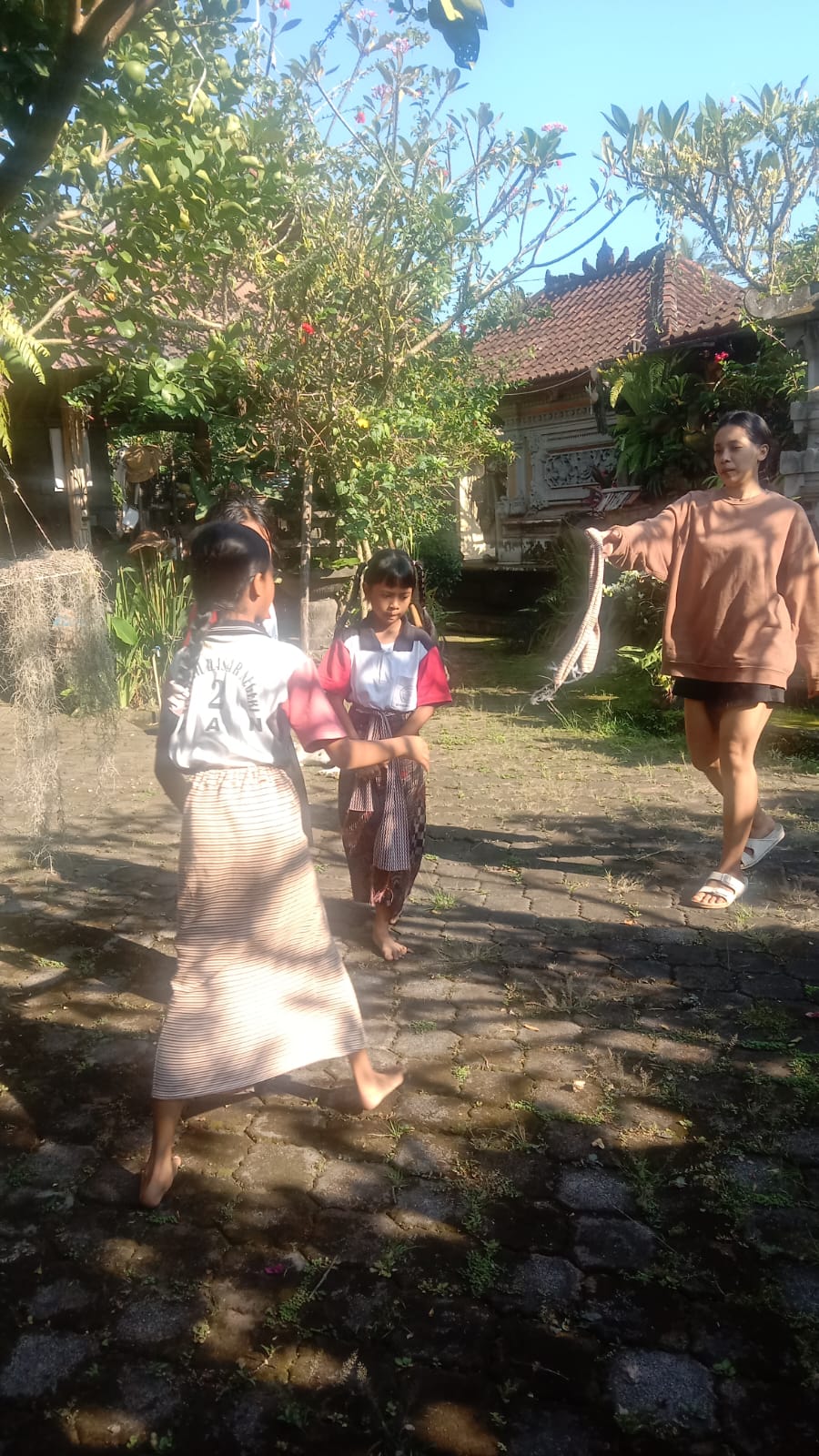 Children's Dance Practice at the Dhira Pradiva Foundation (3)